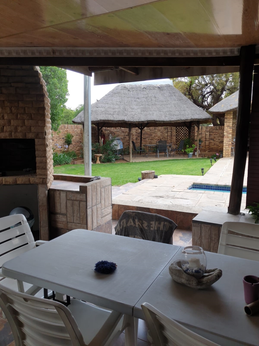 4 Bedroom Property for Sale in La Hoff North West